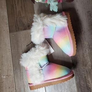 NWT KomforMe Girls Rainbow Pastel Faux Fur Glitter Boots Size 7 Toddler